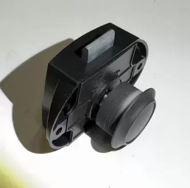 Cierre pulsador negro con roseta para cajones y armarios de caravanas, autocaravanas y camper.