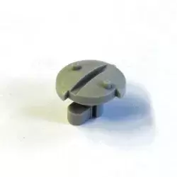 Clip para fijar la rejilla exterior de frigorificos Dometic color gris. Ref. 295176695