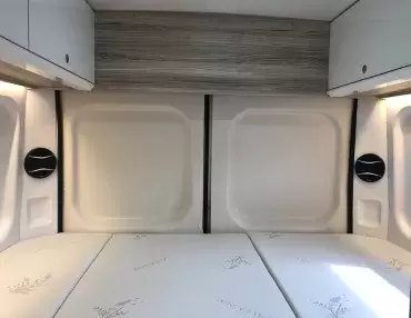 Kit 2 paneles esquineros traseros zona dormitorio de recubrimiento y aislamiento para camper Ducato, Boxer y Jumper.