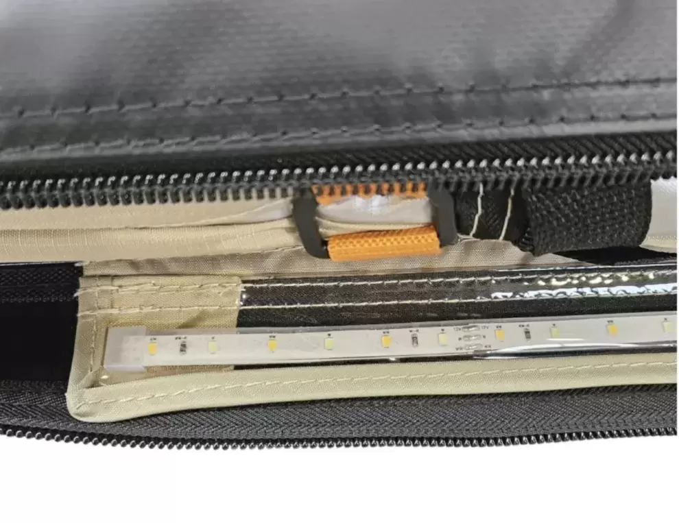 Cabina Ducha pórtatil plegable con luz Led y suelo rígido de PVC para camper y 4x4 overland.