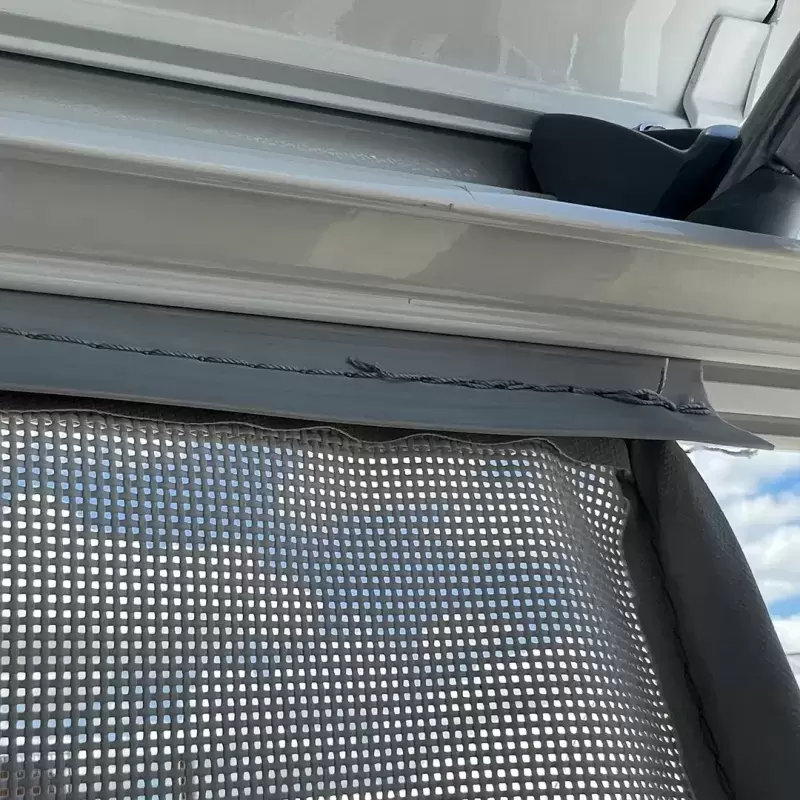 Toldo frontal cortavientos microperforado 300x180 cm con guia 3 metros caravana autocaravana