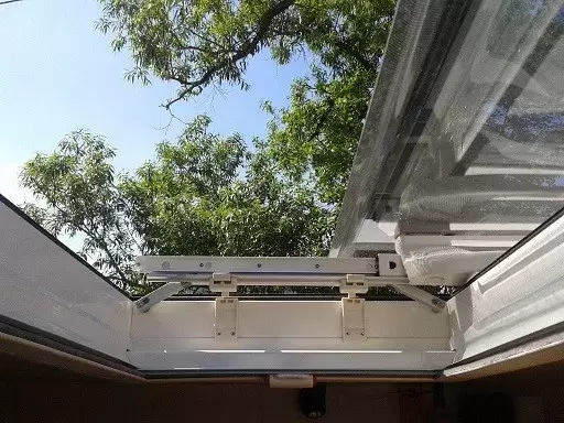 Claraboya completa Hartal Multi 700x450 para autocaravana, caravana y camper.