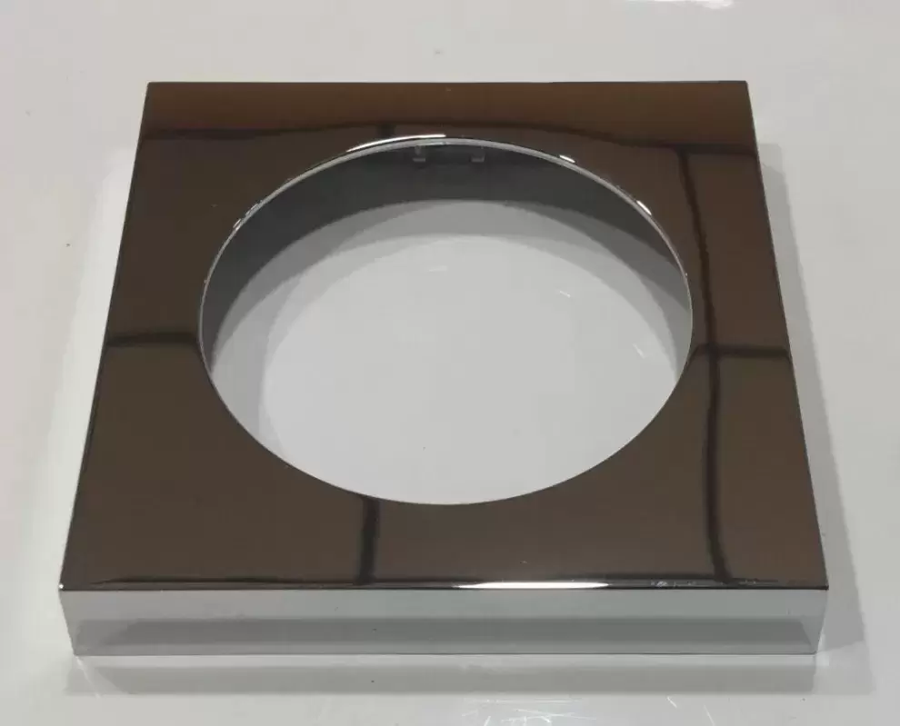 Marco linea Berker INTEGRO para interruptores y enchufes color CROMADO para caravanas, autocaravanas y camper.